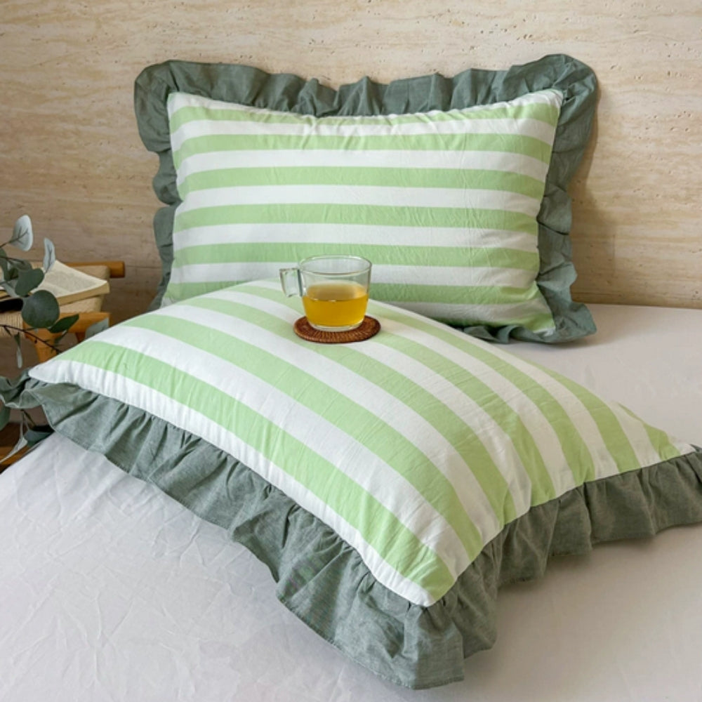 SpitzeLuxe: Pillowcase with Ruffles & Lace in Classic Stripe Look – Elegant & Durable (Set of 2)