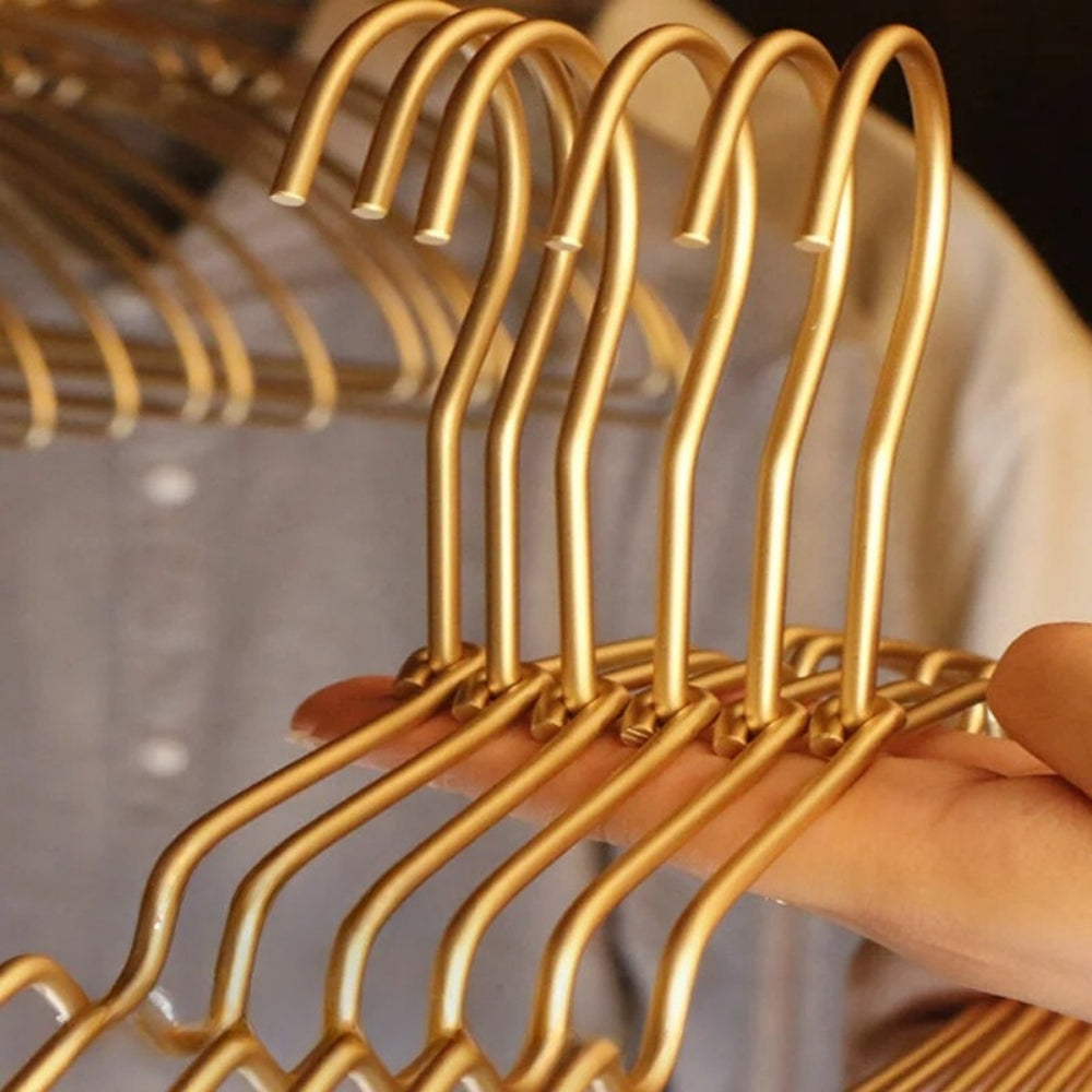 StilBogen: Seamless Hangers – Polished Metal, Wrinkle-Free & Decorative for Clothes Rails & Wardrobes (10 Pieces)