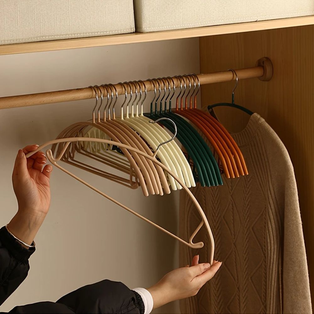 StilKurve: Hangers with Ergonomic Design – Durable, Non-Slip & Versatile for Jackets, Blouses & Dresses (Pack of 10)