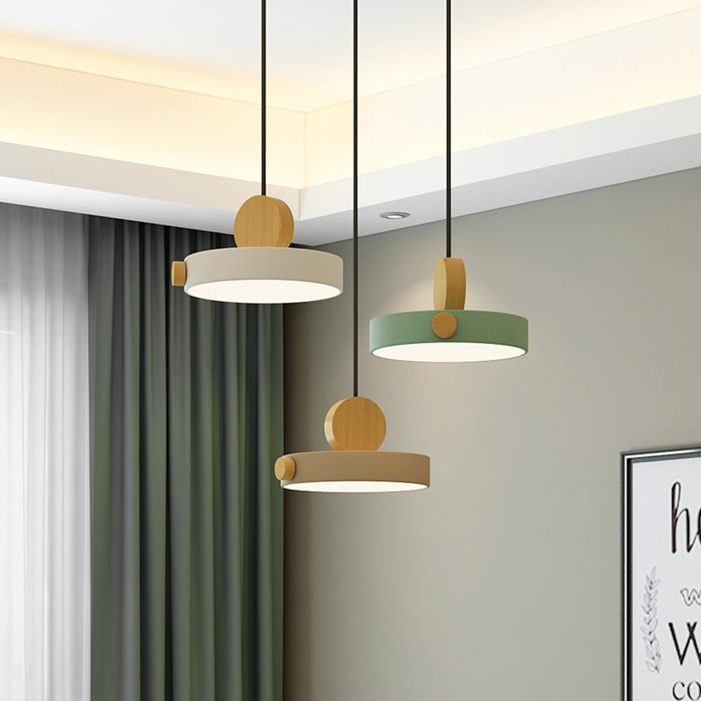 StrahlBunt: Modern Wooden Pendant Light LED Colorful – Stylish & Functional for Living Room & Dining Area