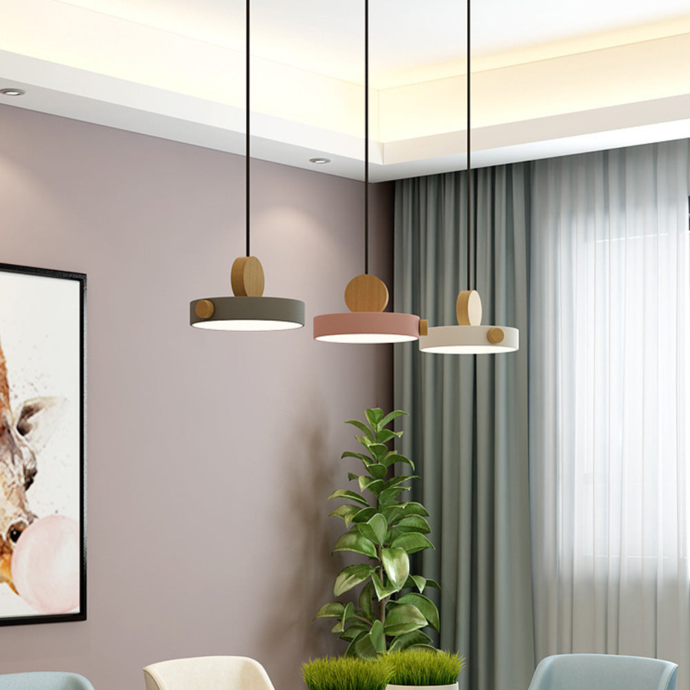 StrahlBunt: Modern Wooden Pendant Light LED Colorful – Stylish & Functional for Living Room & Dining Area