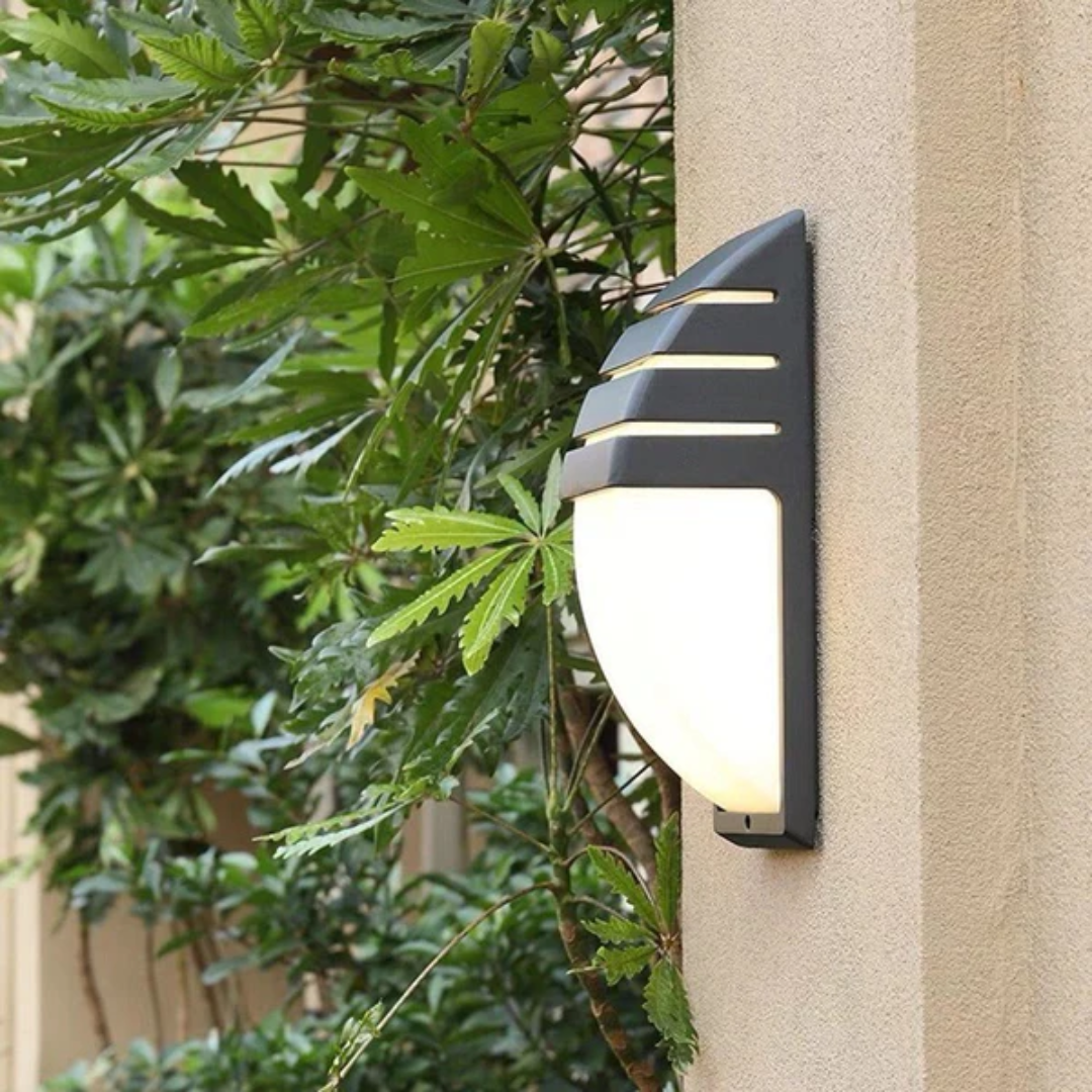 Terrassenglanz: Waterproof LED Wall Light with Sensor & Elegant Black Design – for Terrace & Entrance