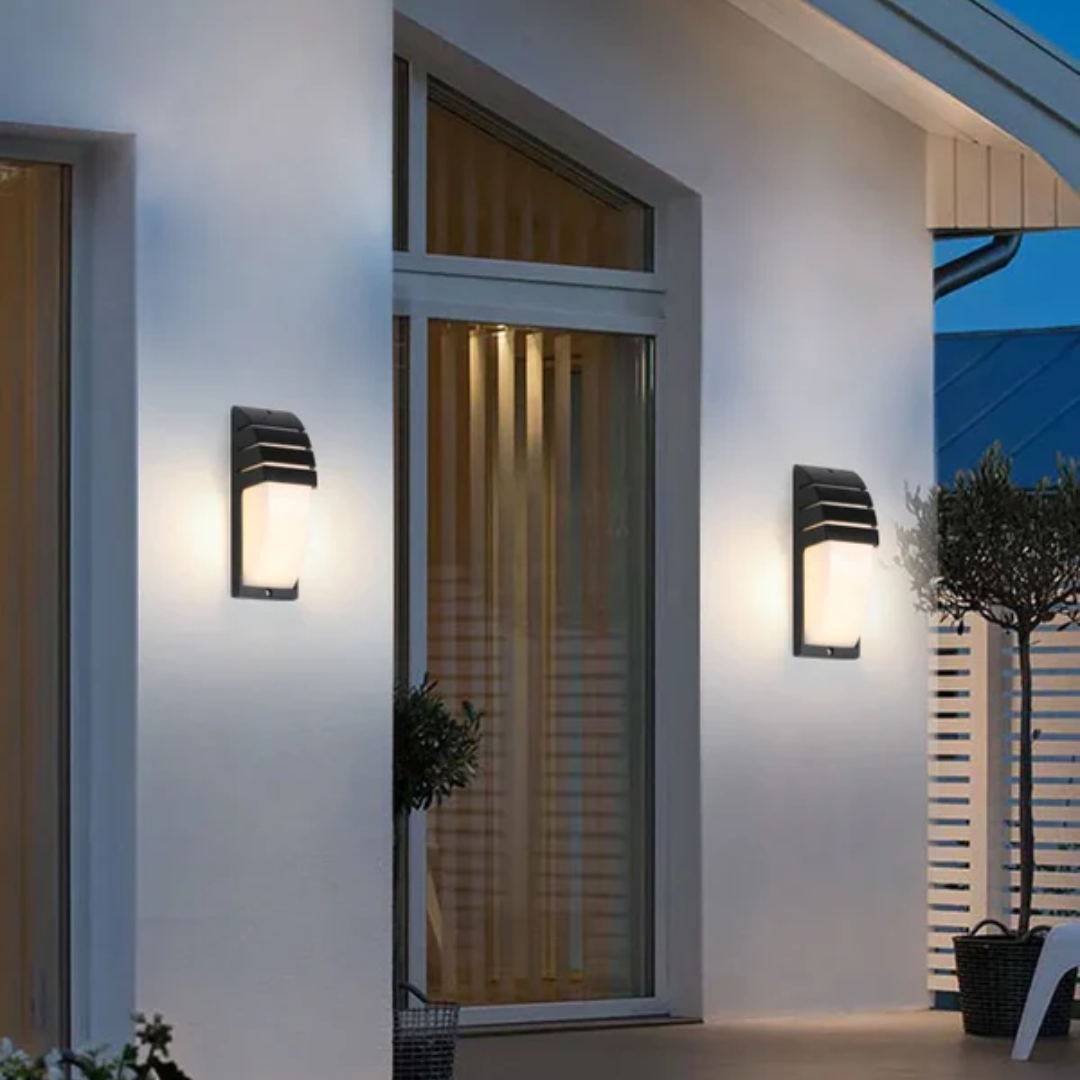 Terrassenglanz: Waterproof LED Wall Light with Sensor & Elegant Black Design – for Terrace & Entrance