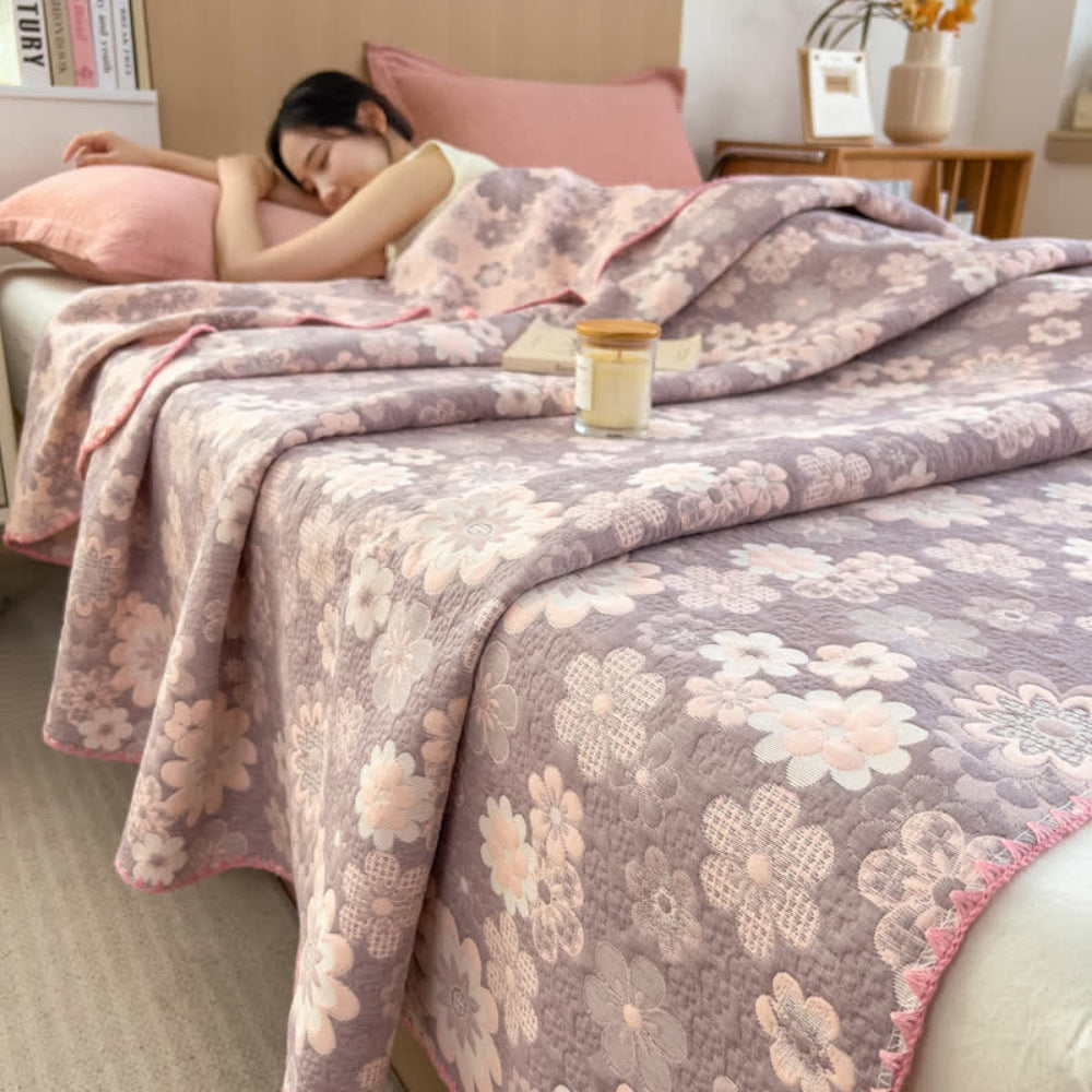 Dreamy Daydreams: Cotton blankets made from cotton gauze with a rustic floral print & soft texture – for sofa & lounge
