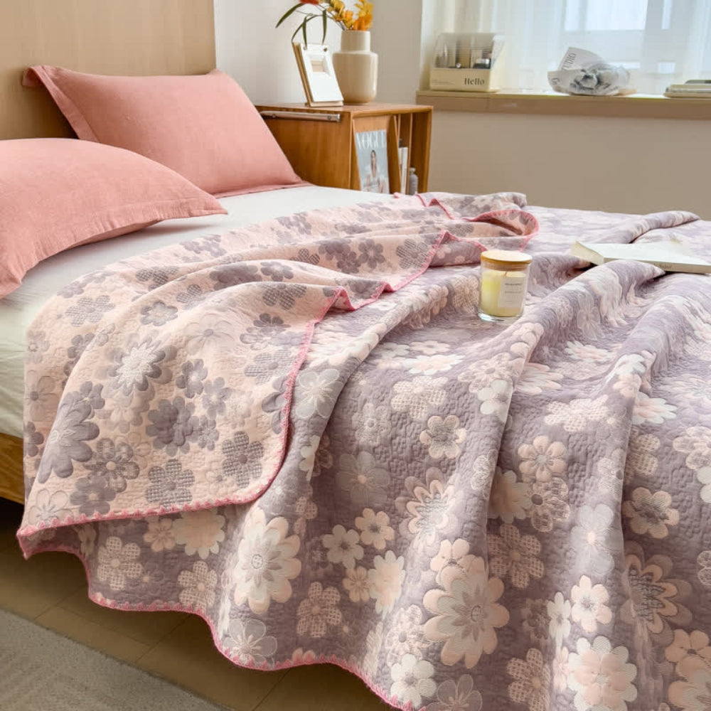 Dreamy Daydreams: Cotton blankets made from cotton gauze with a rustic floral print & soft texture – for sofa & lounge