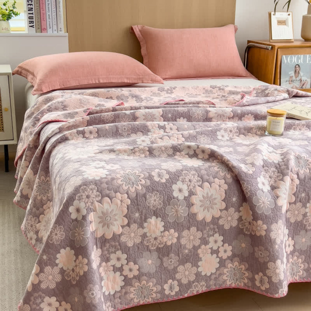 Dreamy Daydreams: Cotton blankets made from cotton gauze with a rustic floral print & soft texture – for sofa & lounge