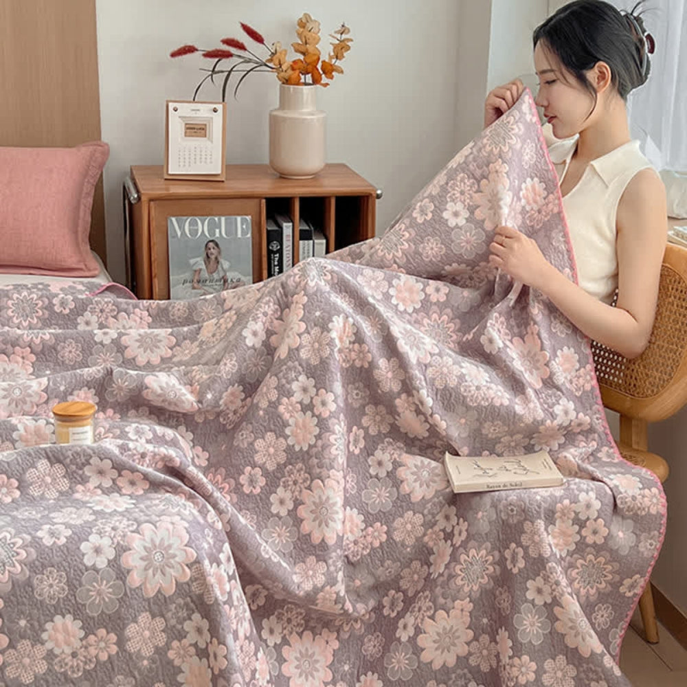 Dreamy Daydreams: Cotton blankets made from cotton gauze with a rustic floral print & soft texture – for sofa & lounge