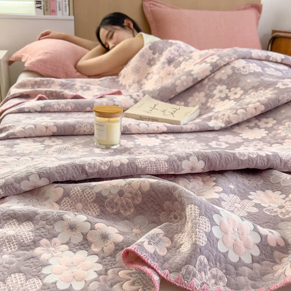 Dreamy Daydreams: Cotton blankets made from cotton gauze with a rustic floral print & soft texture – for sofa & lounge