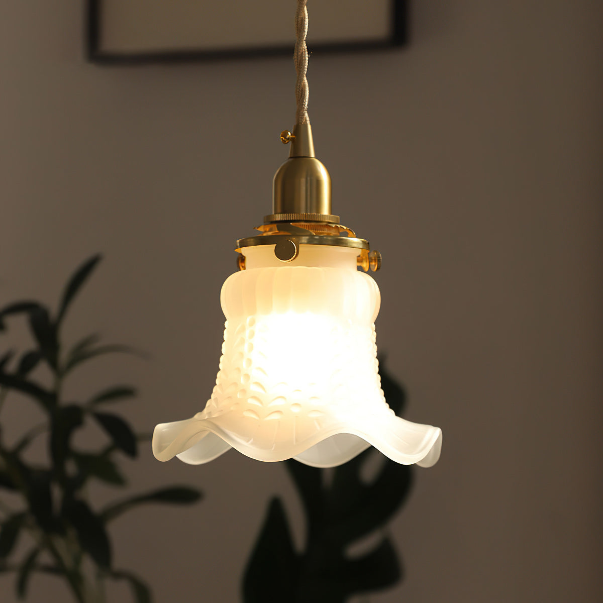 Flower-Shaped Glass Pendant Light with Brass Frame