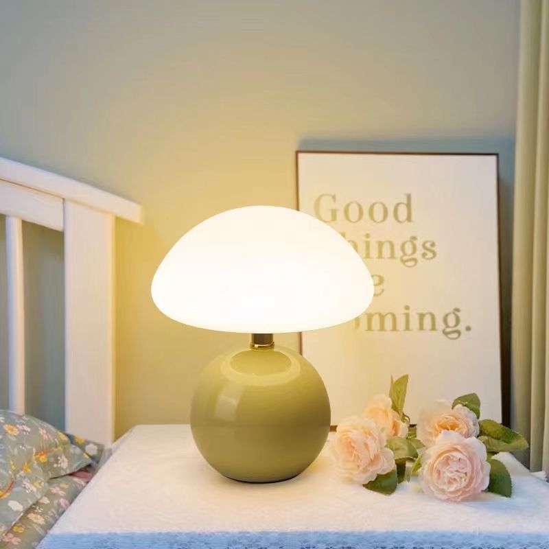 Velumière: Cream Mushroom Table Lamp – Retro Light for Bedroom & Living Room