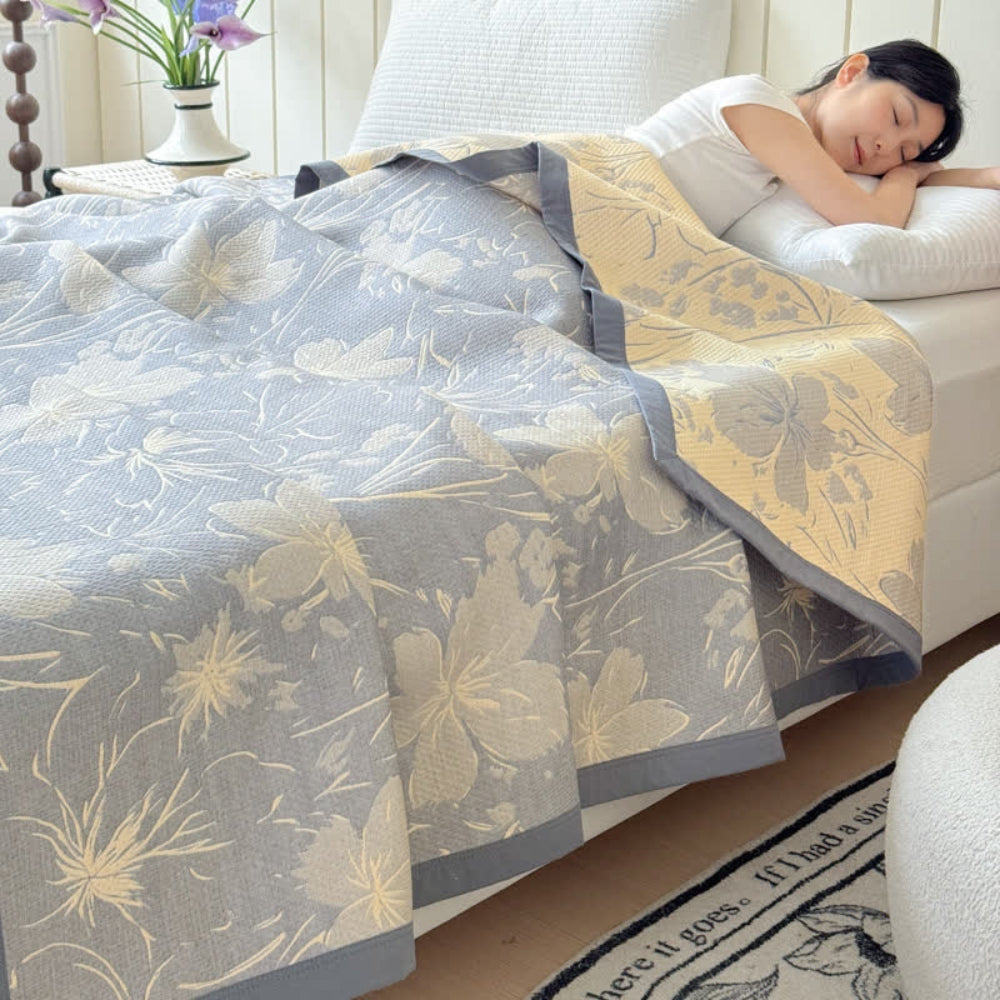 Velurelle: Cotton blankets made of cotton with a delicate floral pattern & three-layered lightness – for sofa & living area