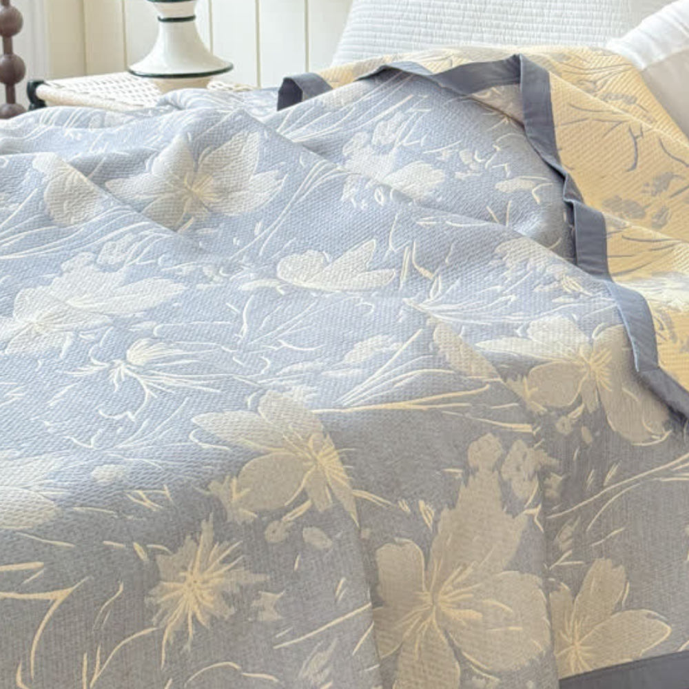 Velurelle: Cotton blankets made of cotton with a delicate floral pattern & three-layered lightness – for sofa & living area