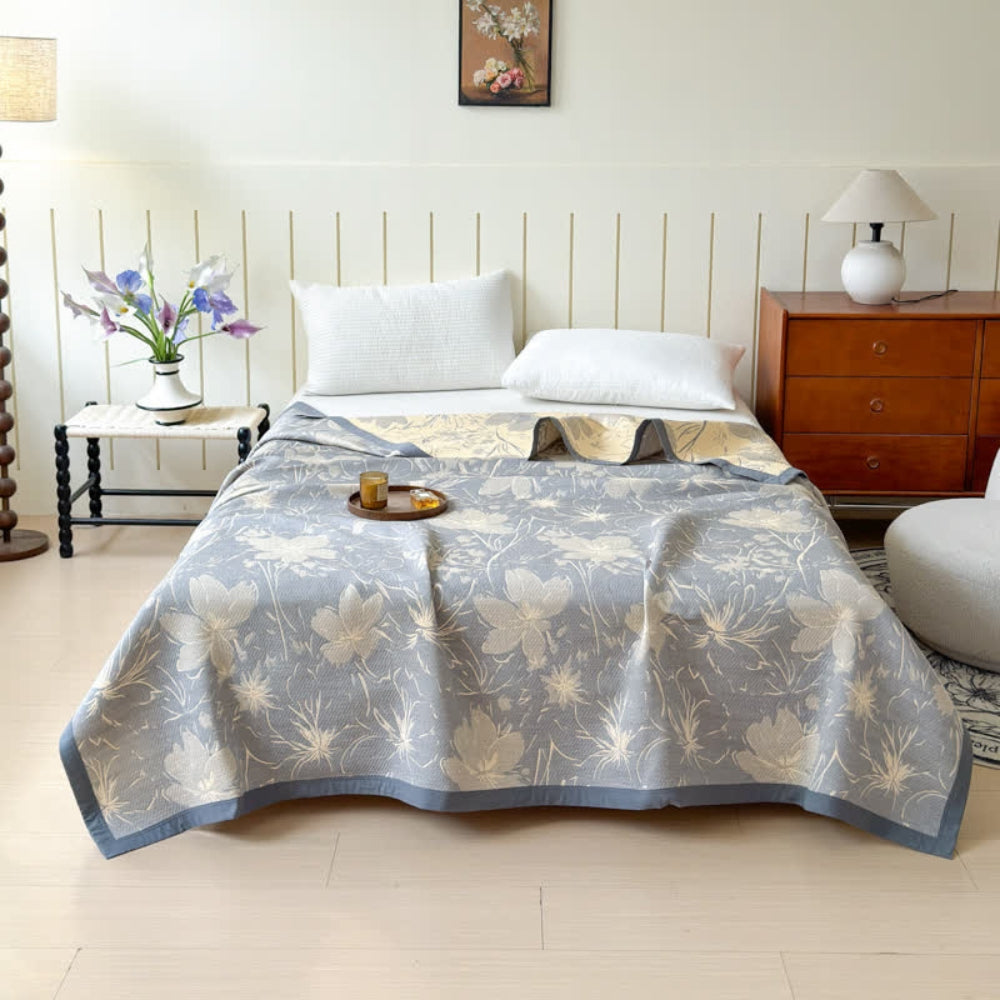 Velurelle: Cotton blankets made of cotton with a delicate floral pattern & three-layered lightness – for sofa & living area