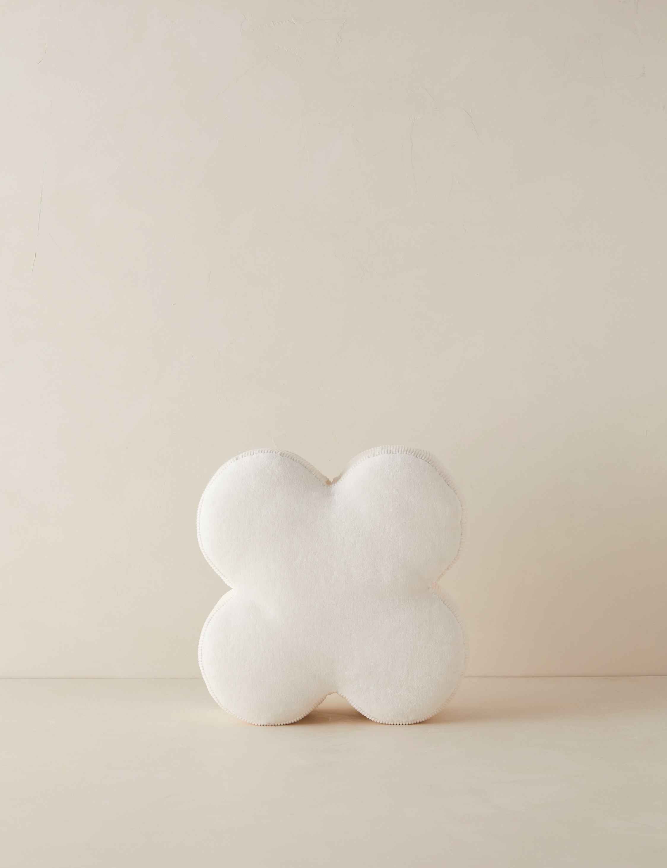 Luxe Clover Pillow | Soft Velvet, Playful Shape