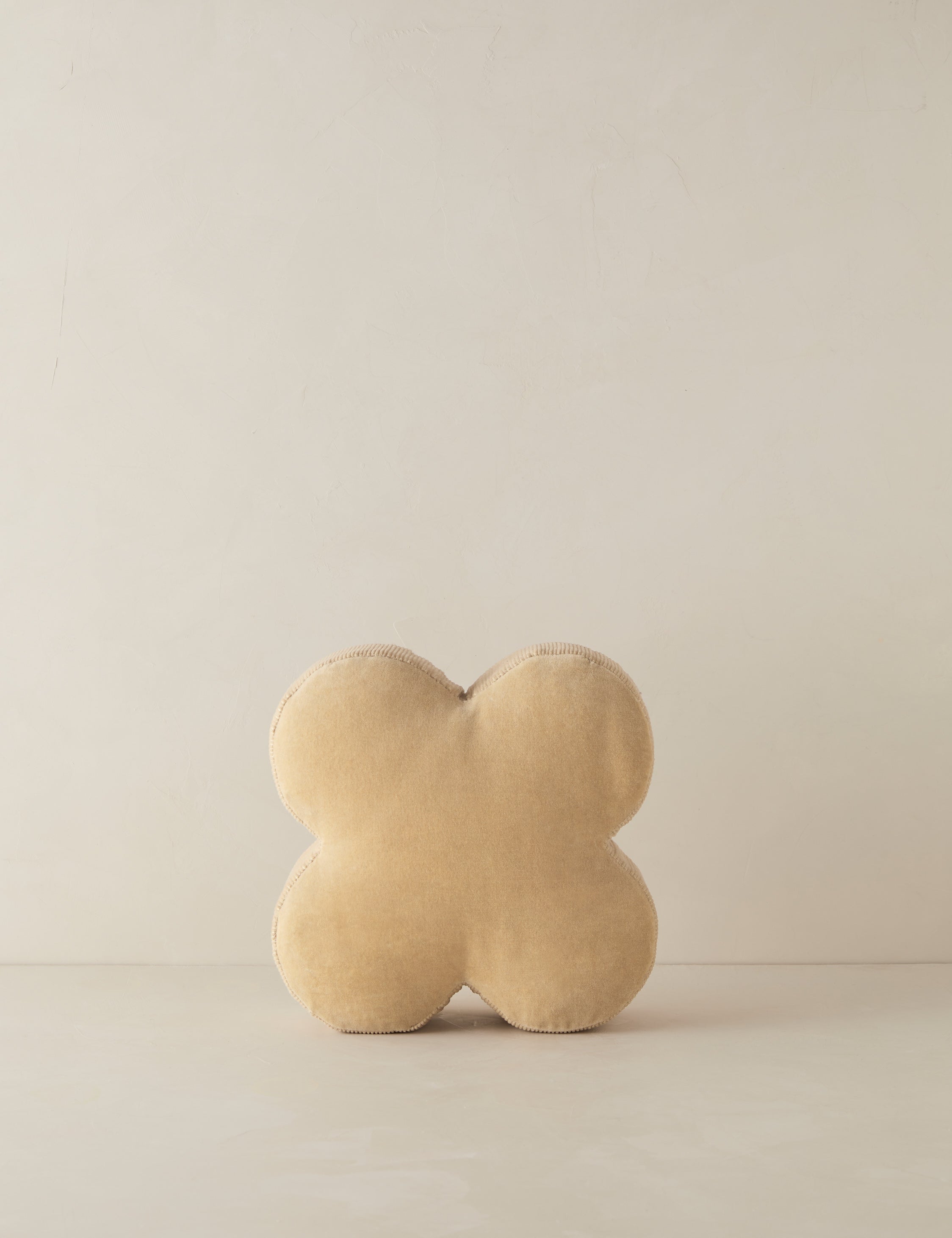 Luxe Clover Pillow | Soft Velvet, Playful Shape
