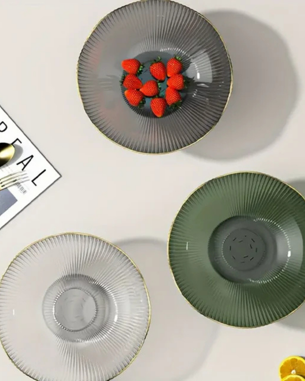 VéraLuxe: Ceramic Fruit Bowl with Ribbed Texture & Golden Edge – for Dining Table & Kitchen