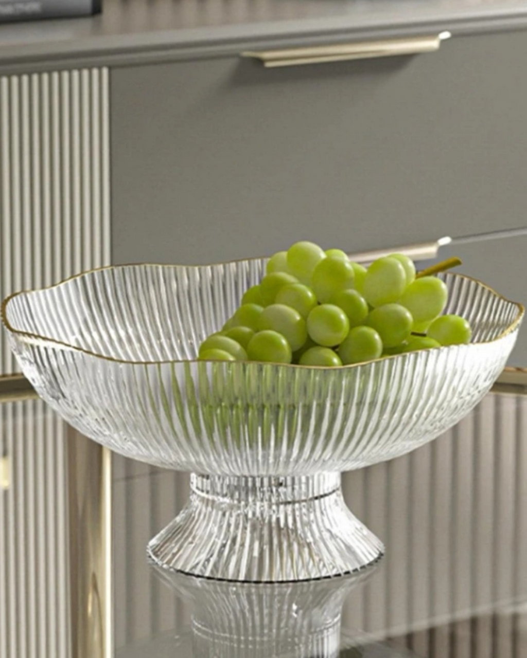 VéraLuxe: Ceramic Fruit Bowl with Ribbed Texture & Golden Edge – for Dining Table & Kitchen