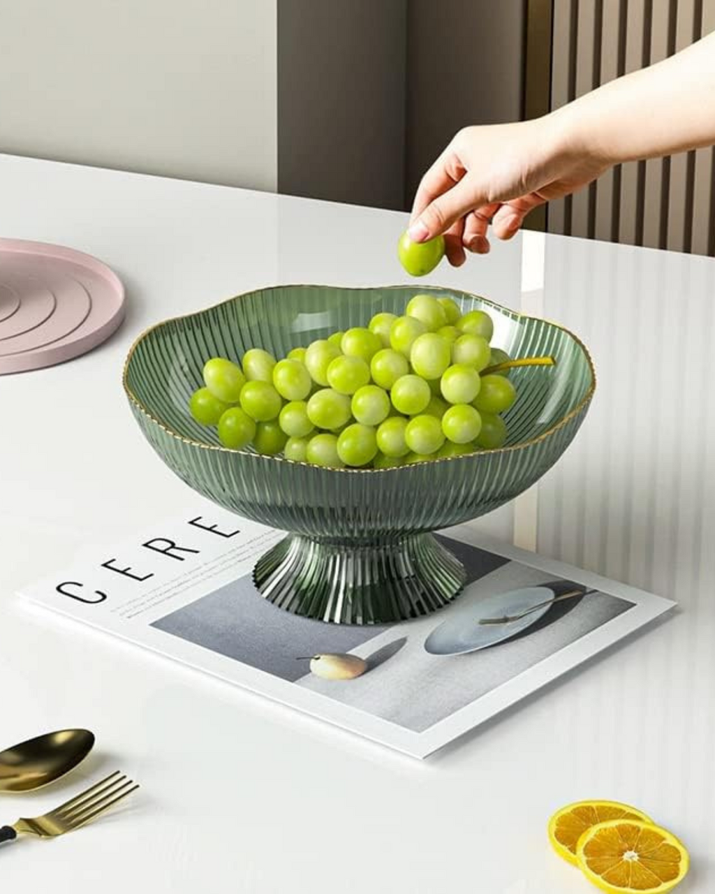 VéraLuxe: Ceramic Fruit Bowl with Ribbed Texture & Golden Edge – for Dining Table & Kitchen