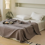 VerdeWebstuhl: Cotton blankets made of cotton with a stylish leaf pattern and easy-care lightness – for bedrooms and living rooms