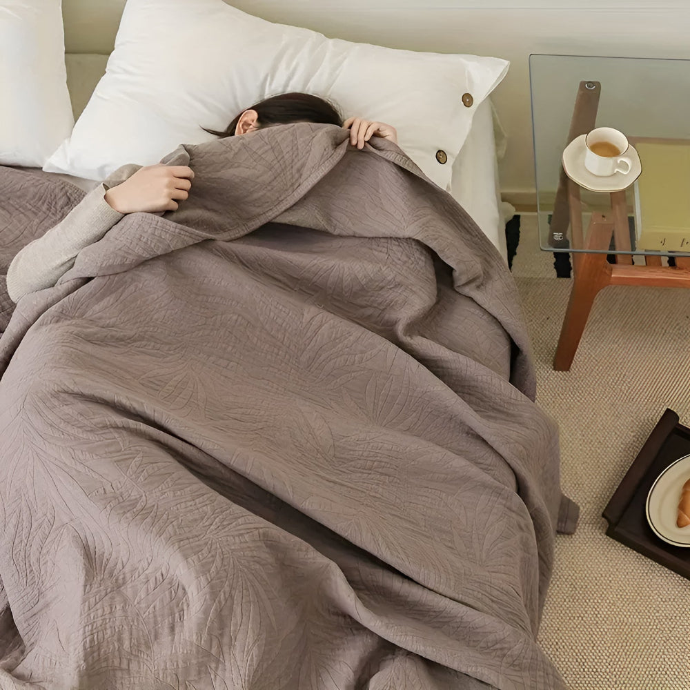 VerdeWebstuhl: Cotton blankets made of cotton with a stylish leaf pattern and easy-care lightness – for bedrooms and living rooms