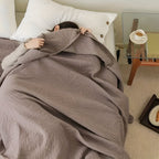 VerdeWebstuhl: Cotton blankets made of cotton with a stylish leaf pattern and easy-care lightness – for bedrooms and living rooms