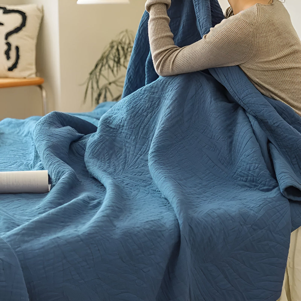 VerdeWebstuhl: Cotton blankets made of cotton with a stylish leaf pattern and easy-care lightness – for bedrooms and living rooms