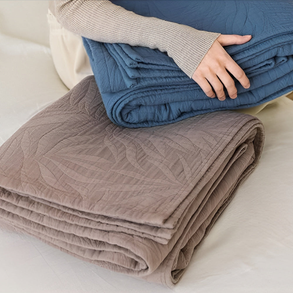 VerdeWebstuhl: Cotton blankets made of cotton with a stylish leaf pattern and easy-care lightness – for bedrooms and living rooms