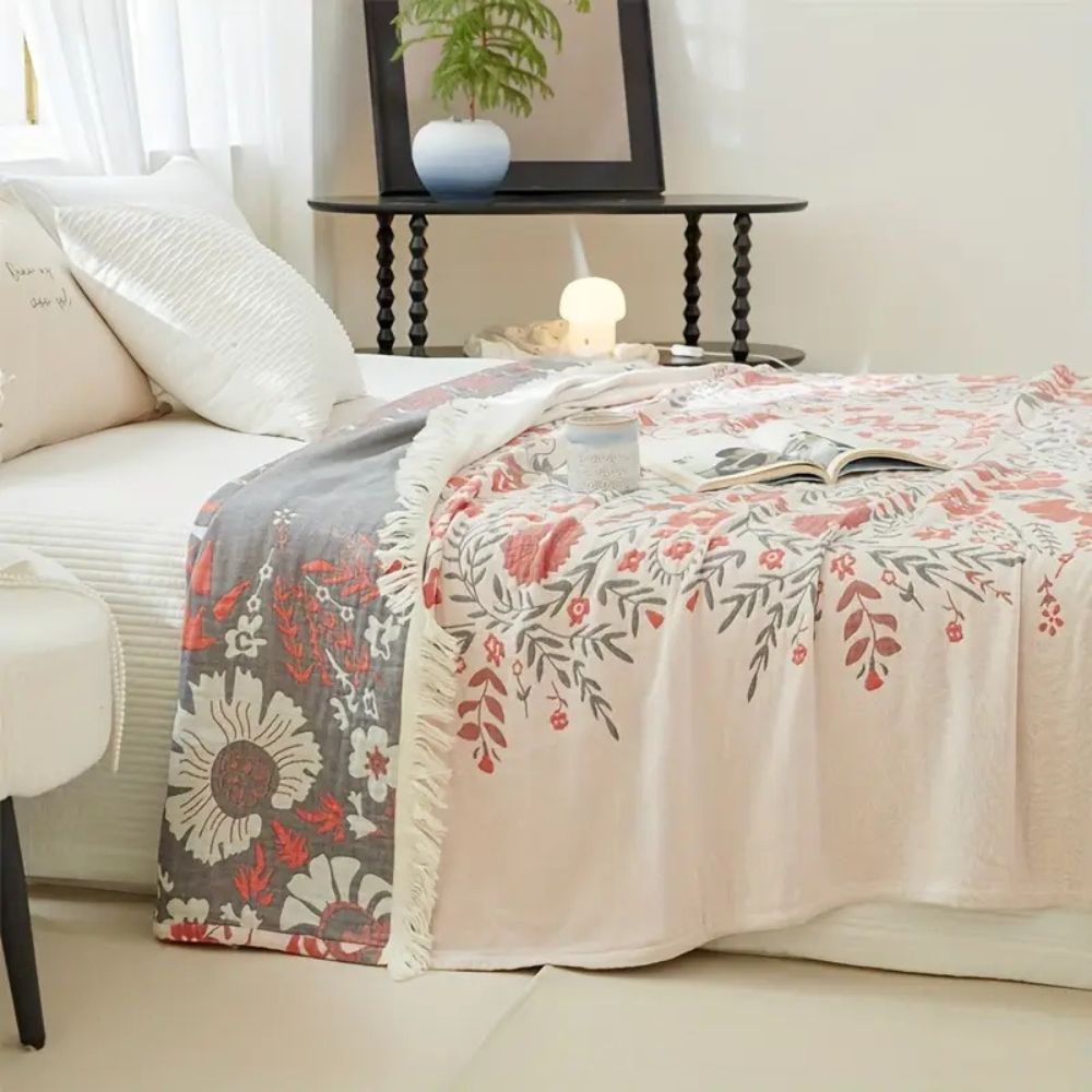VersaillesBloom: Cozy Cotton Blanket with Floral Jacquard Look & Reversible Use – for Couch & Bedroom
