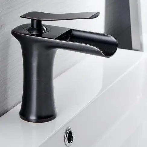 VetroLux: Elegant Sink Faucet – Golden Fixture for a Modern Bathroom Environment