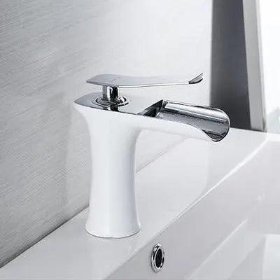 VetroLux: Elegant Sink Faucet – Golden Fixture for a Modern Bathroom Environment