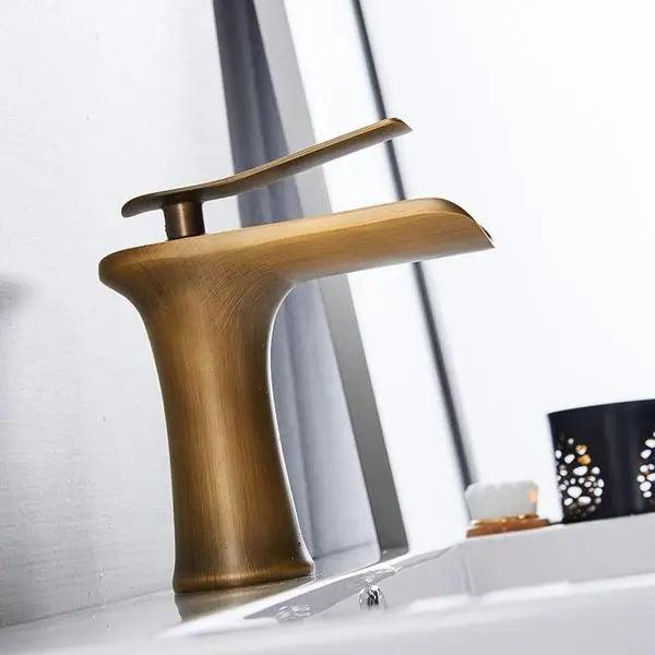 VetroLux: Elegant Sink Faucet – Golden Fixture for a Modern Bathroom Environment