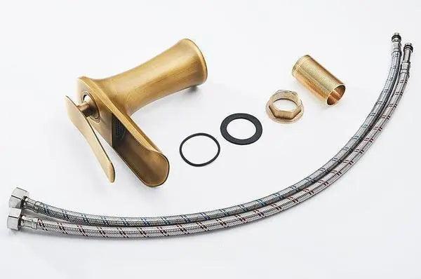 VetroLux: Elegant Sink Faucet – Golden Fixture for a Modern Bathroom Environment