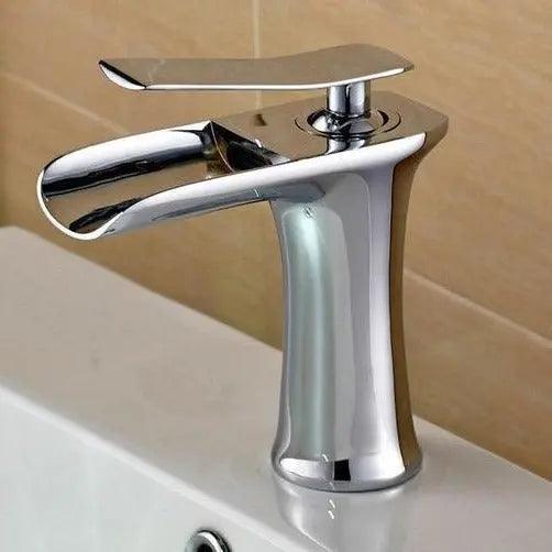 VetroLux: Elegant Sink Faucet – Golden Fixture for a Modern Bathroom Environment