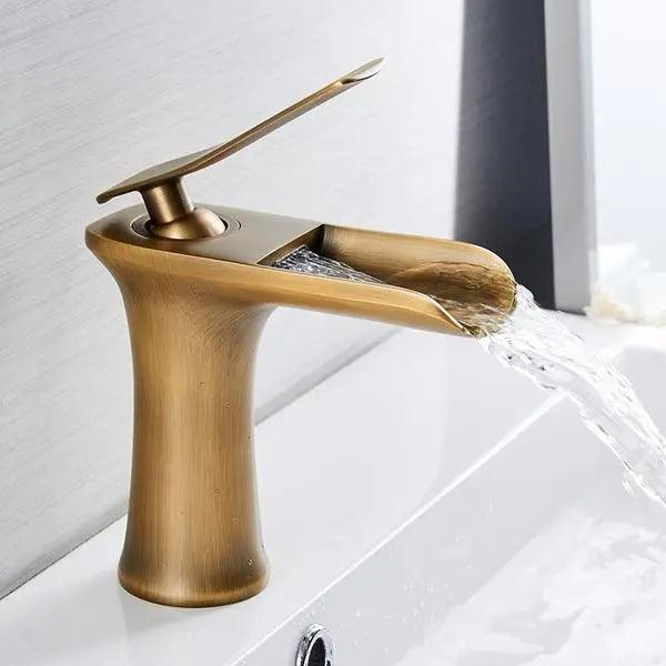VetroLux: Elegant Sink Faucet – Golden Fixture for a Modern Bathroom Environment