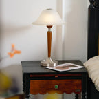 Thamior – Old-fashioned Table Lamp with Classic Shape and Warm Glow