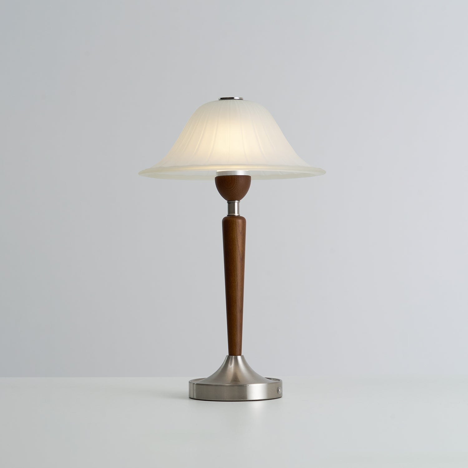 Thamior – Old-fashioned Table Lamp with Classic Shape and Warm Glow