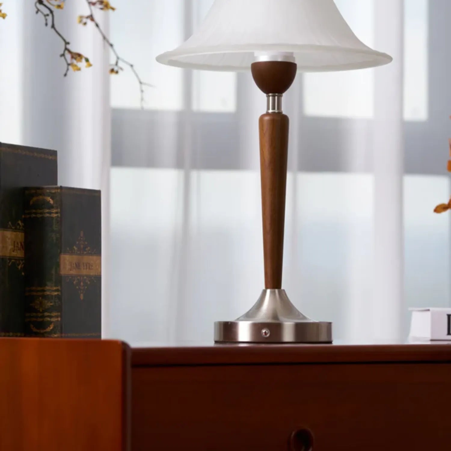 Thamior – Old-fashioned Table Lamp with Classic Shape and Warm Glow
