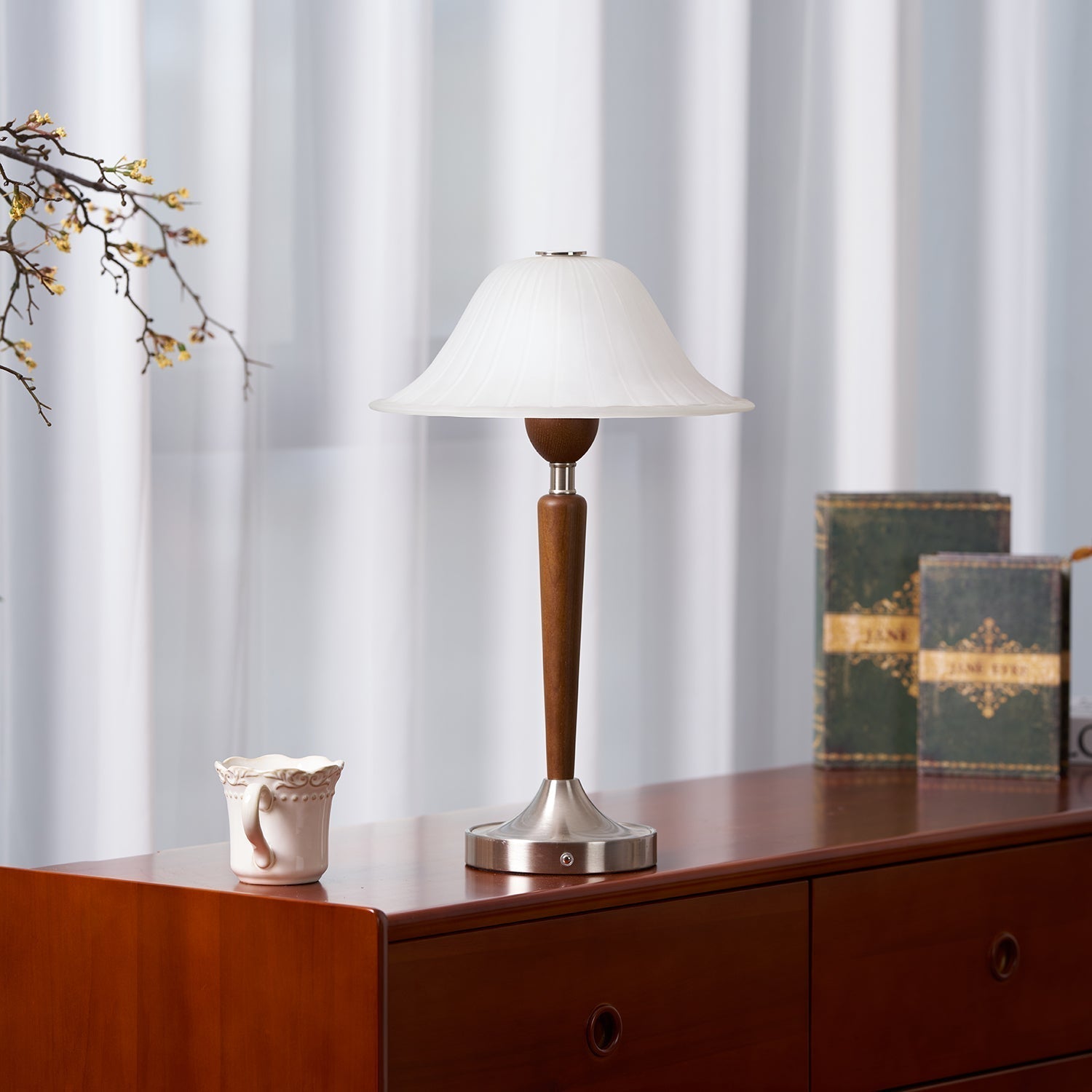 Thamior – Old-fashioned Table Lamp with Classic Shape and Warm Glow