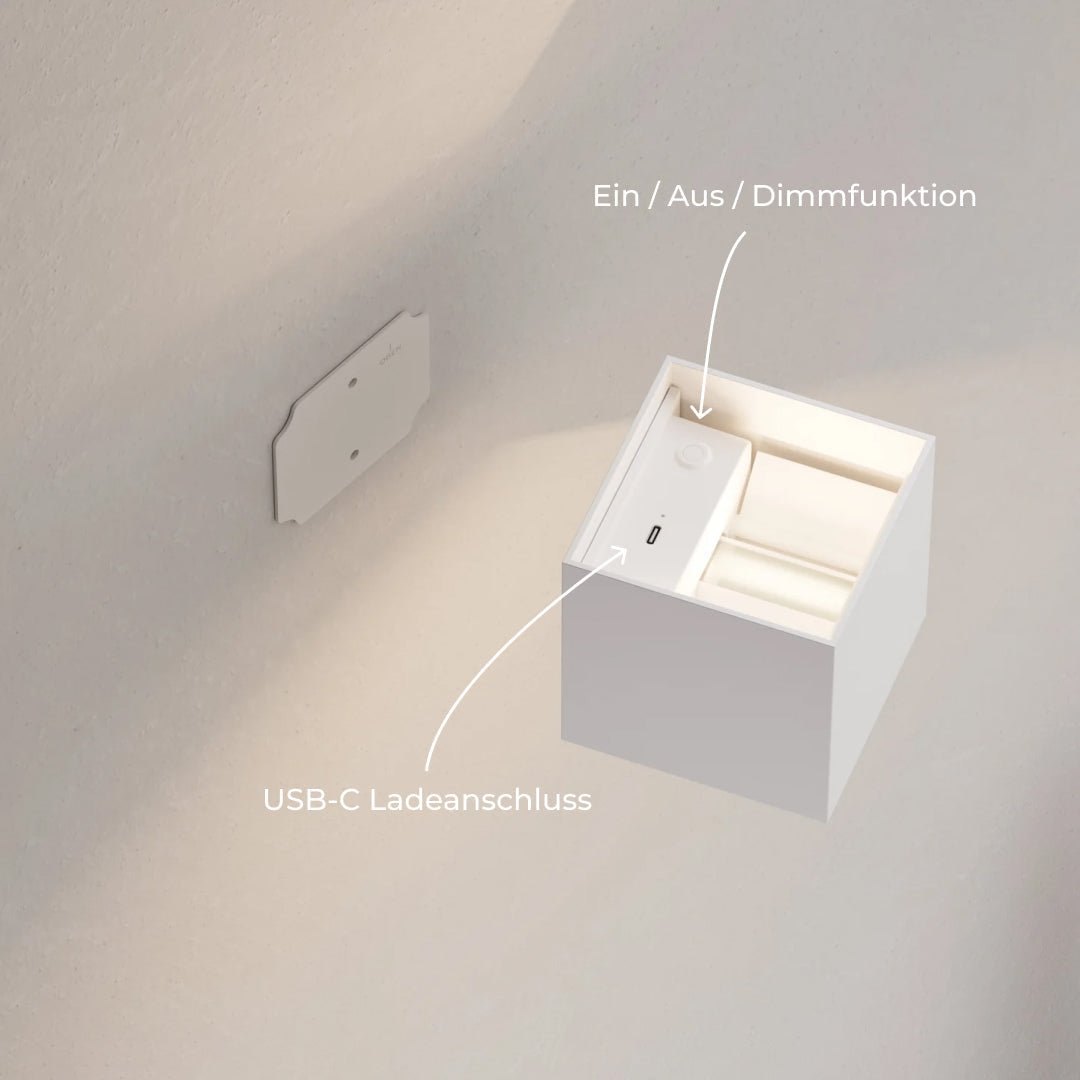 Xeno LED Wall Light | Adjustable Flaps, Warm White Light