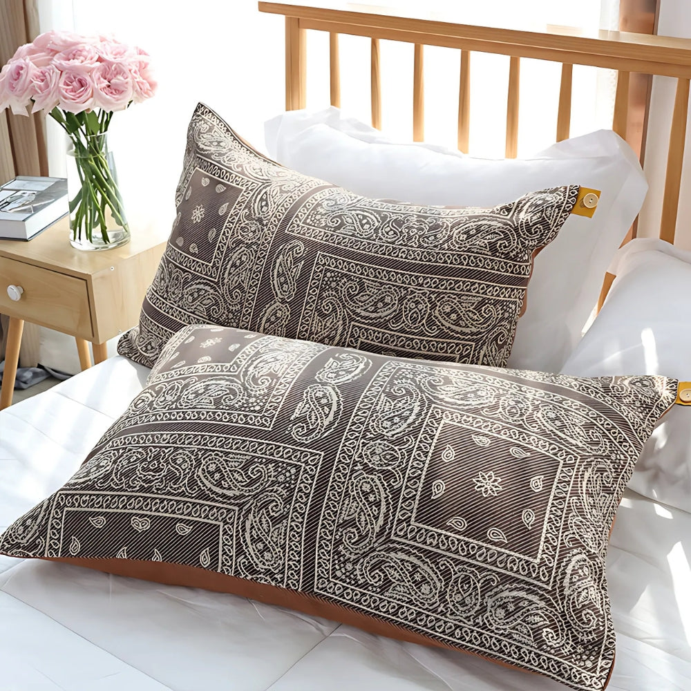 TimelessCharm: Cushion Cover with Ornamental Print – Decorative & Comfortable for Home Accents (2 Pieces)