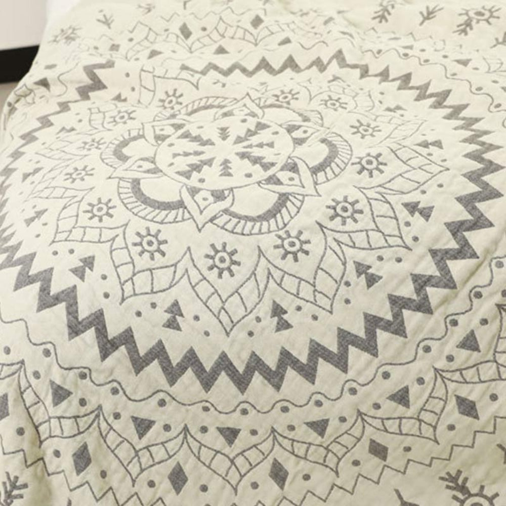 ZenFlair: Cotton Blankets in Mandala Flower Design with Soft Texture & Reversible Function – for Sofa & Lounge