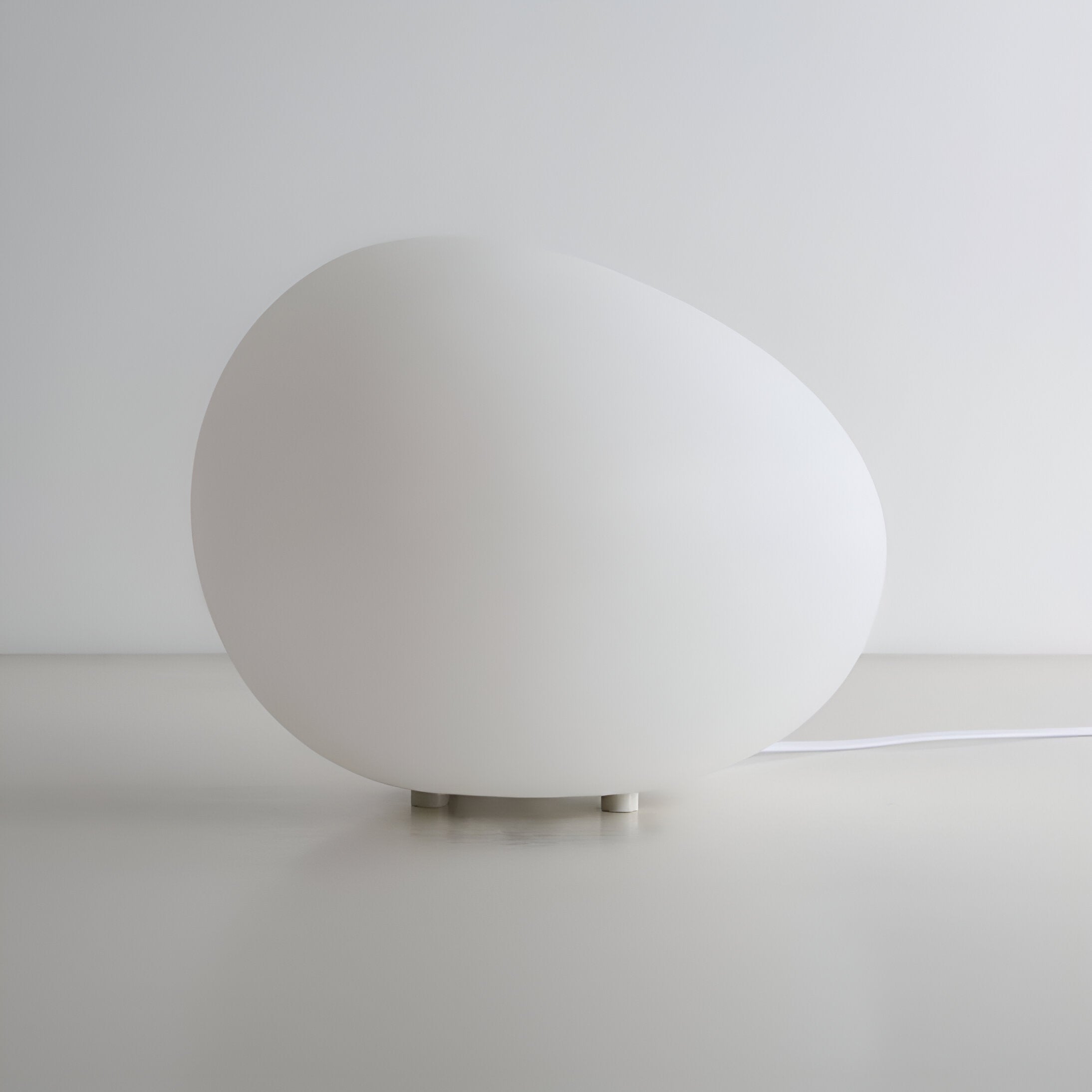 ZenKiesel: Nature-Inspired LED Table Lamp in Stone Shape with Warm Light – for Bedrooms & Reading Corners