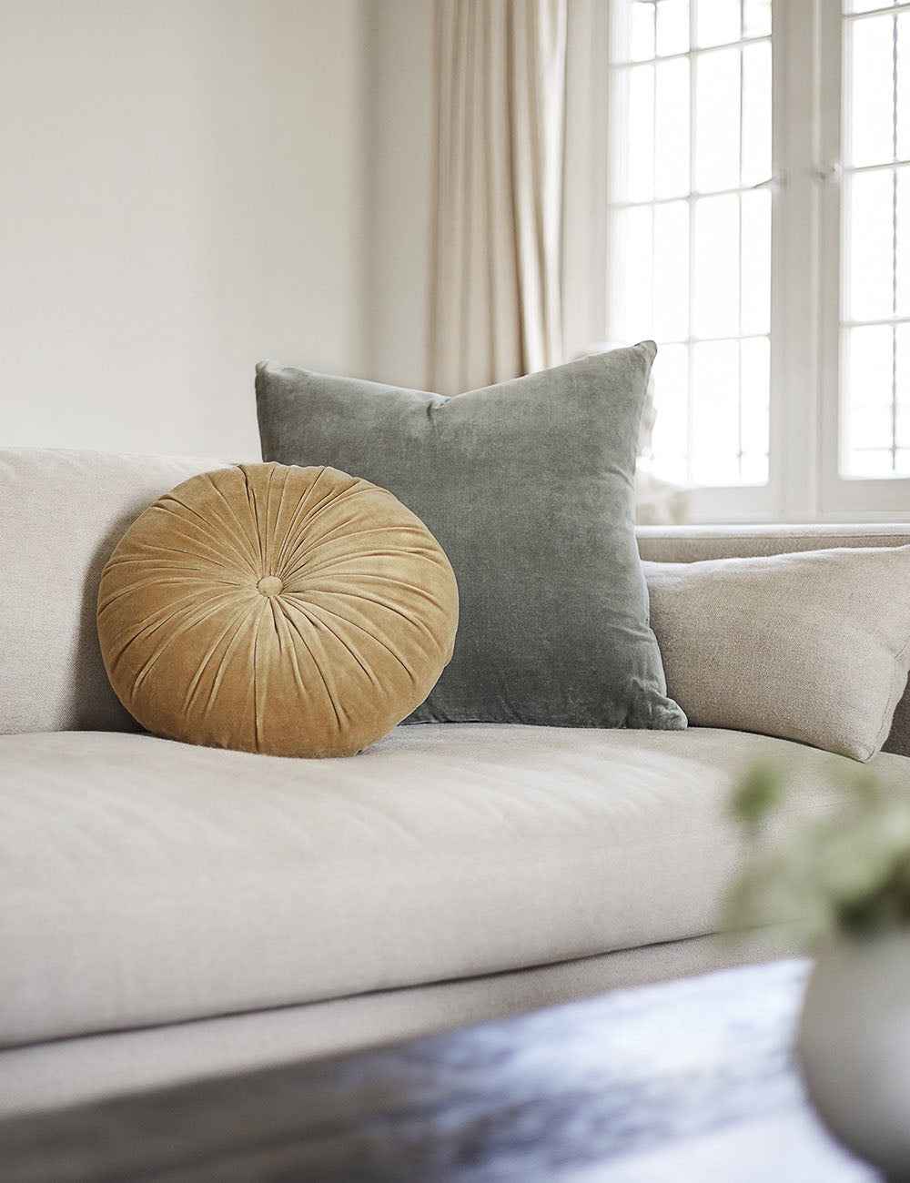 Bela Velvet Pillow | Luxurious Texture, Elegant Finish