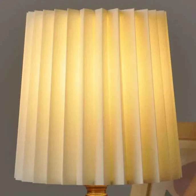 Bela LED Tafellamp | Houten Voet, Geplisseerde Kap