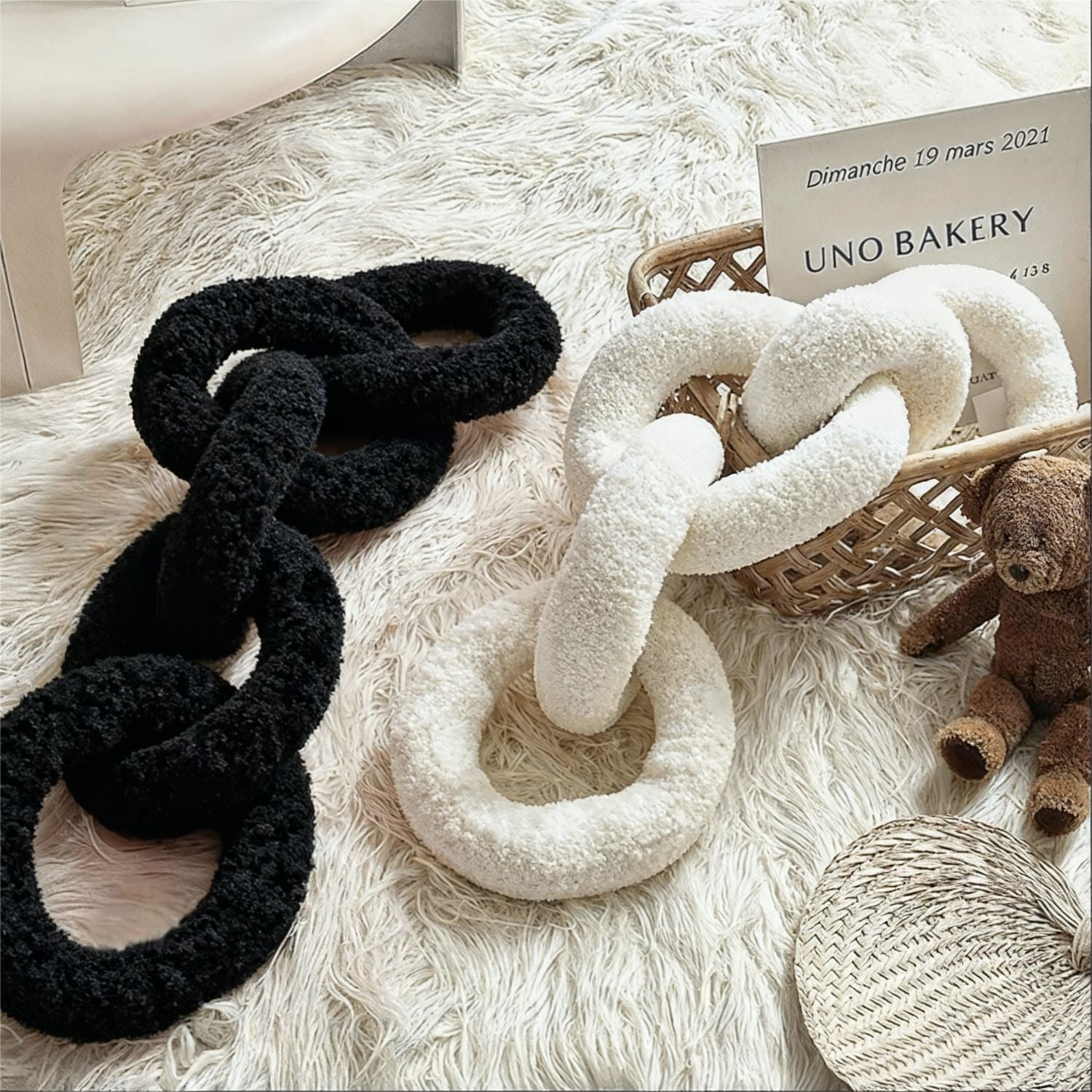 Bela Chain Cushion | Soft Black Design, Modern Nordic Style