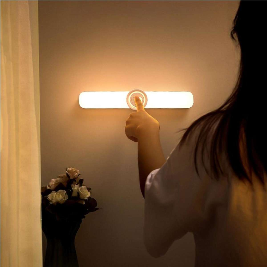 Rechargeable Motion Sensor LED Night Light with Infrared Detection and Magnetic Mount