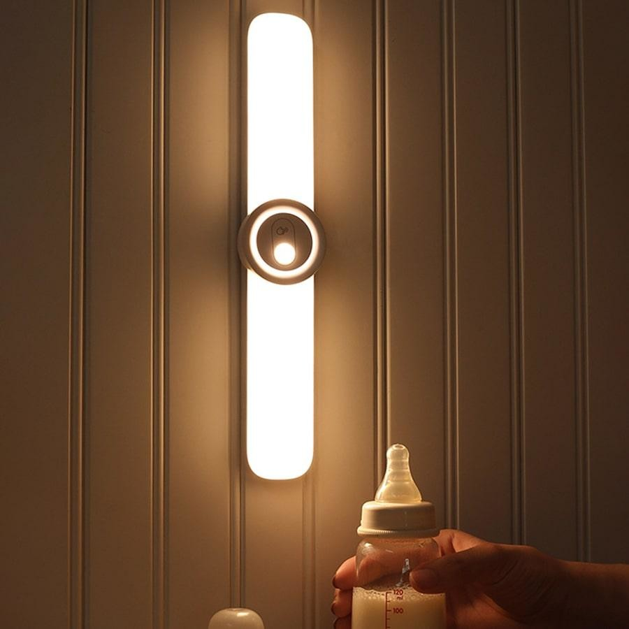 Rechargeable Motion Sensor LED Night Light with Infrared Detection and Magnetic Mount