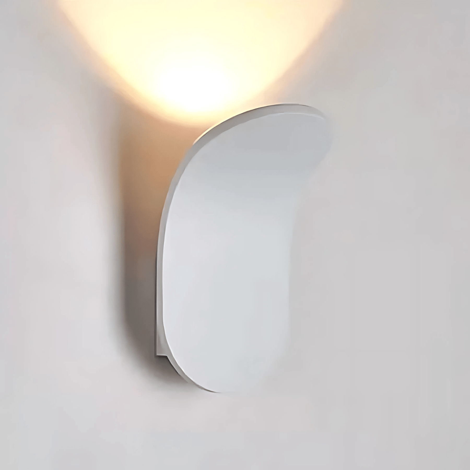 Brushed Metal Wall Light – Sleek Minimalist Design for Elegant Spaces
