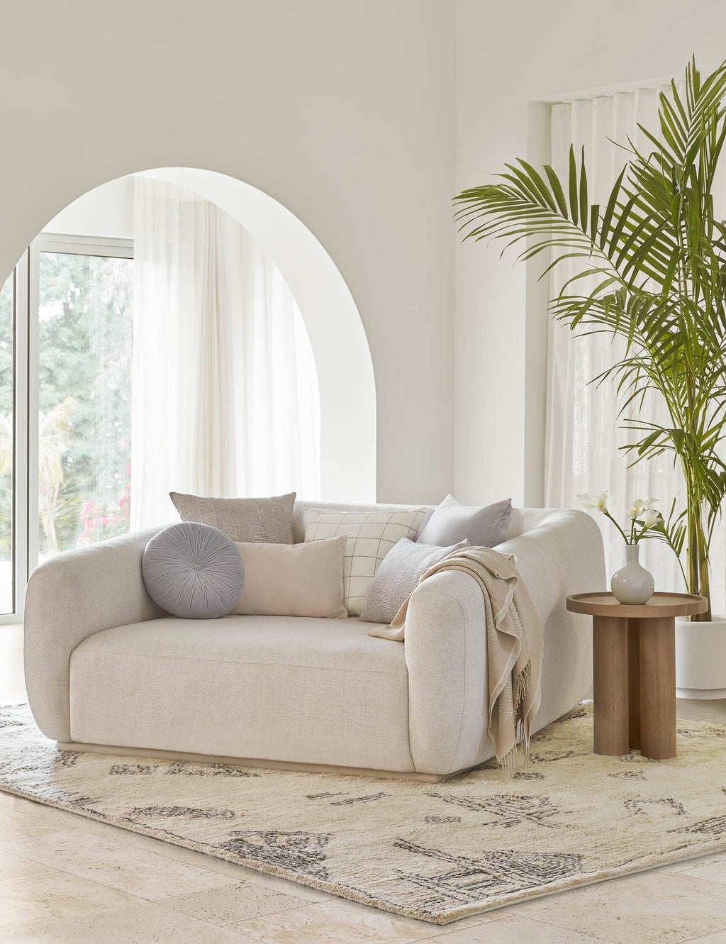 Bela Velvet Pillow | Luxurious Texture, Elegant Finish