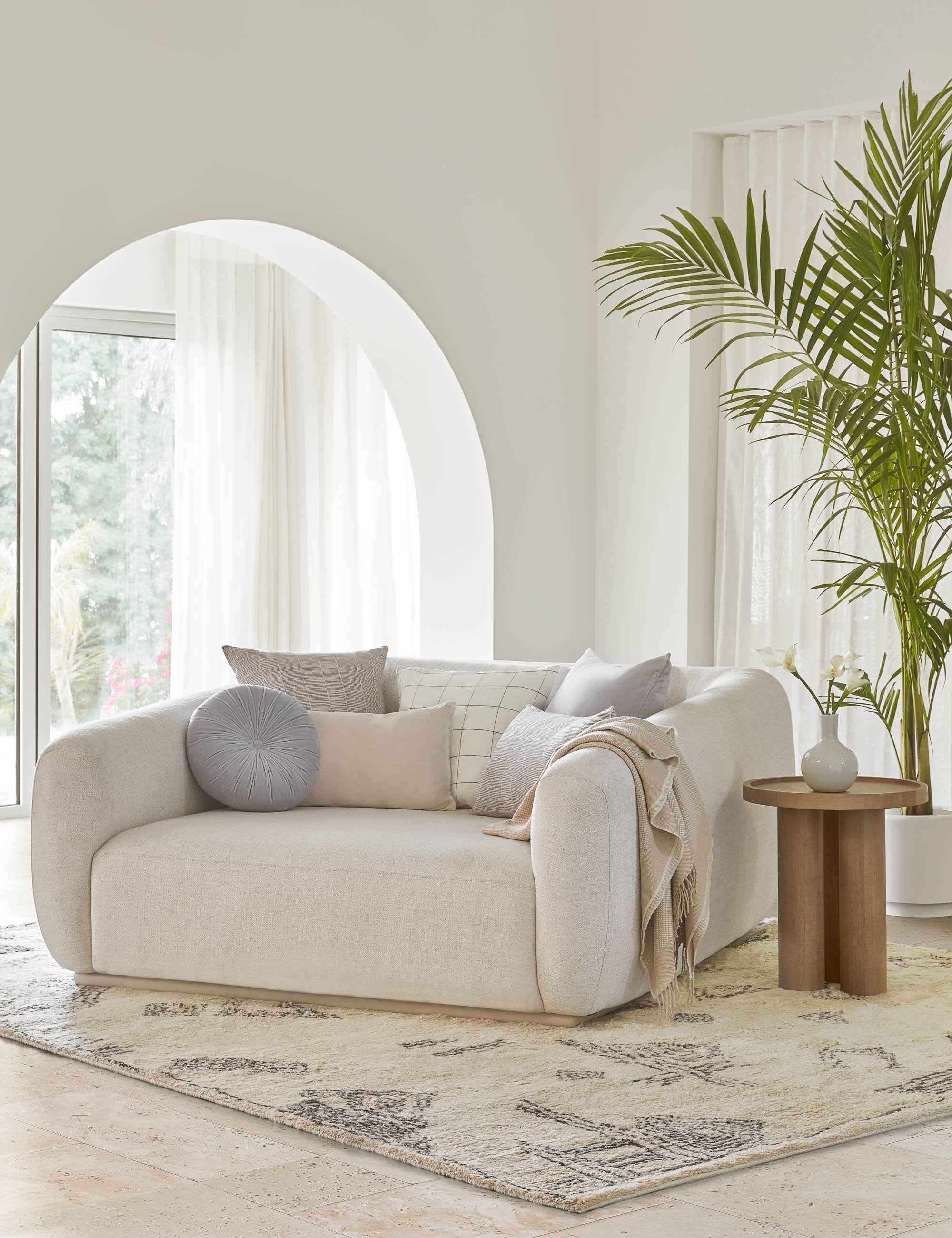 Bela Velvet Pillow | Luxurious Texture, Elegant Finish
